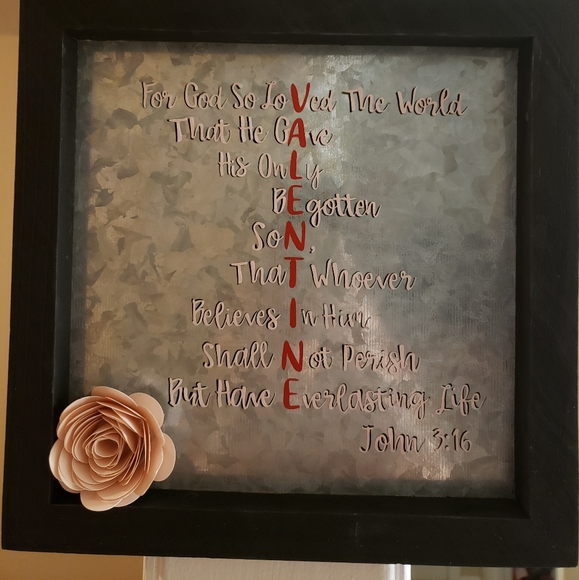 Valentine Decor - Picture 2 of 3